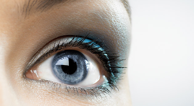 Profesionálne ošetrenie očného okolia lekárskou kozmetikou s botoxovým efektom