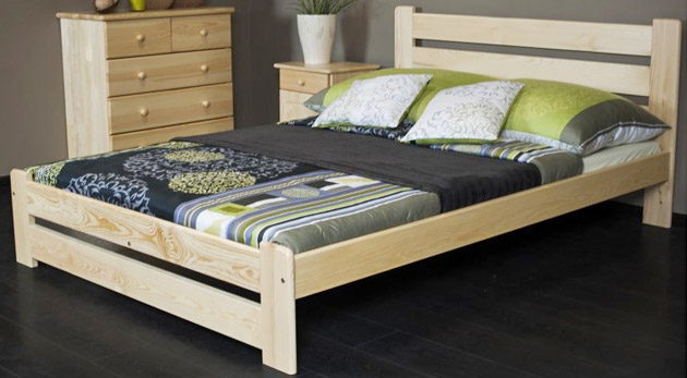 Pohodlné a kvalitné postele z masívneho borovicového dreva vrátane roštu a možnosťou dokúpenia zdravotného matracu