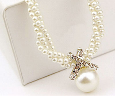 Jemný náhrdelník s veľkou perlou