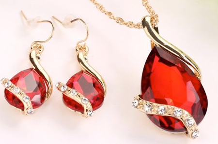 2-dielny set šperkov Tia (prívesok, retiazka, náušnice) - farba: červená