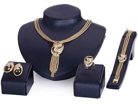 4-dielny set šperkov Iza (náhrdelník, náramok, náušnice, prsteň)