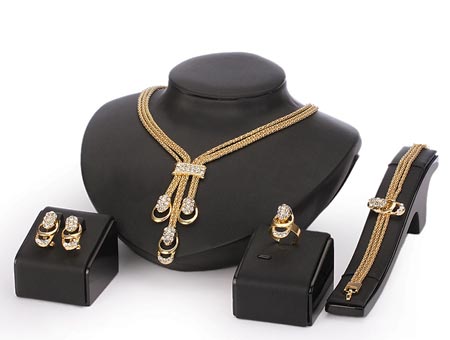 4-dielny set šperkov Rhea (náhrdelník, náramok, náušnice, prsteň)
