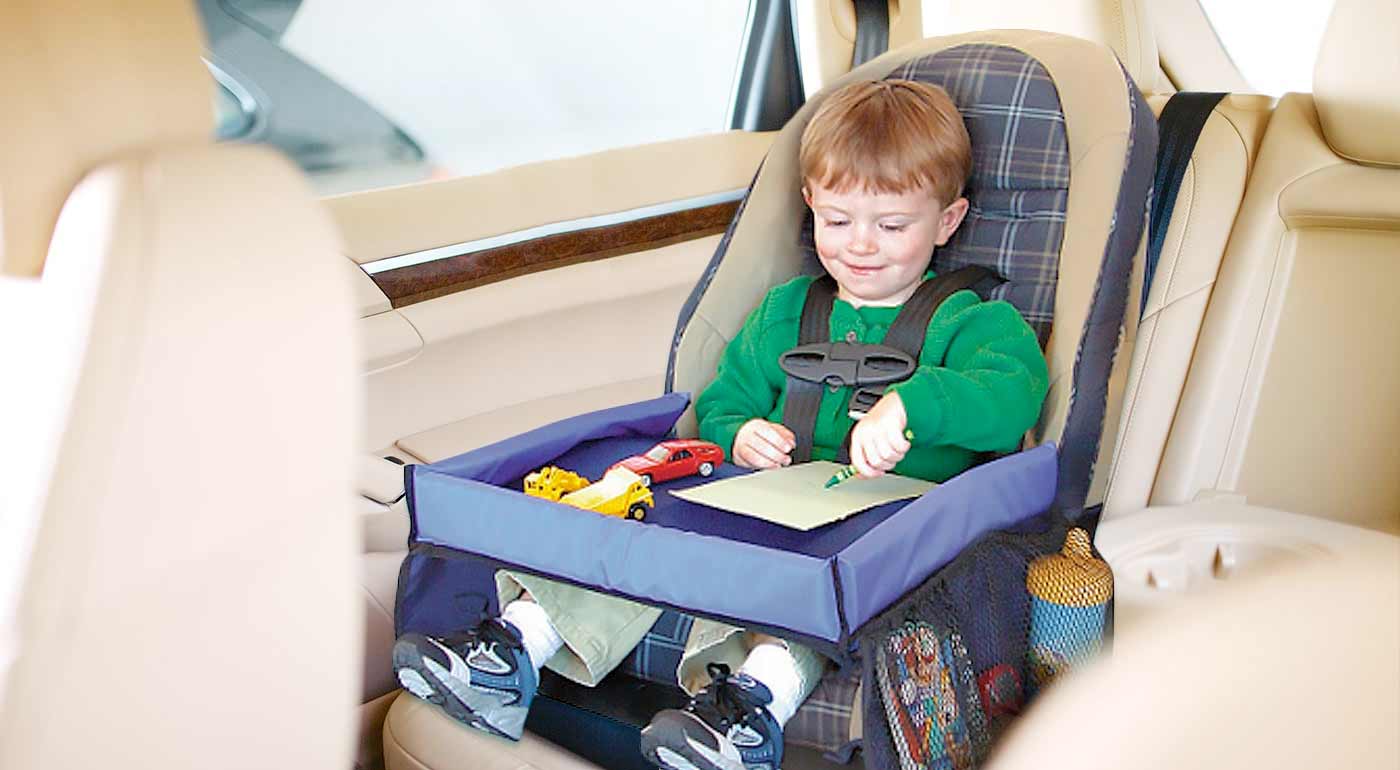 Cestovný stolík pre deti - stabilná podložka do auta na hranie aj s praktickými bočnými vreckami