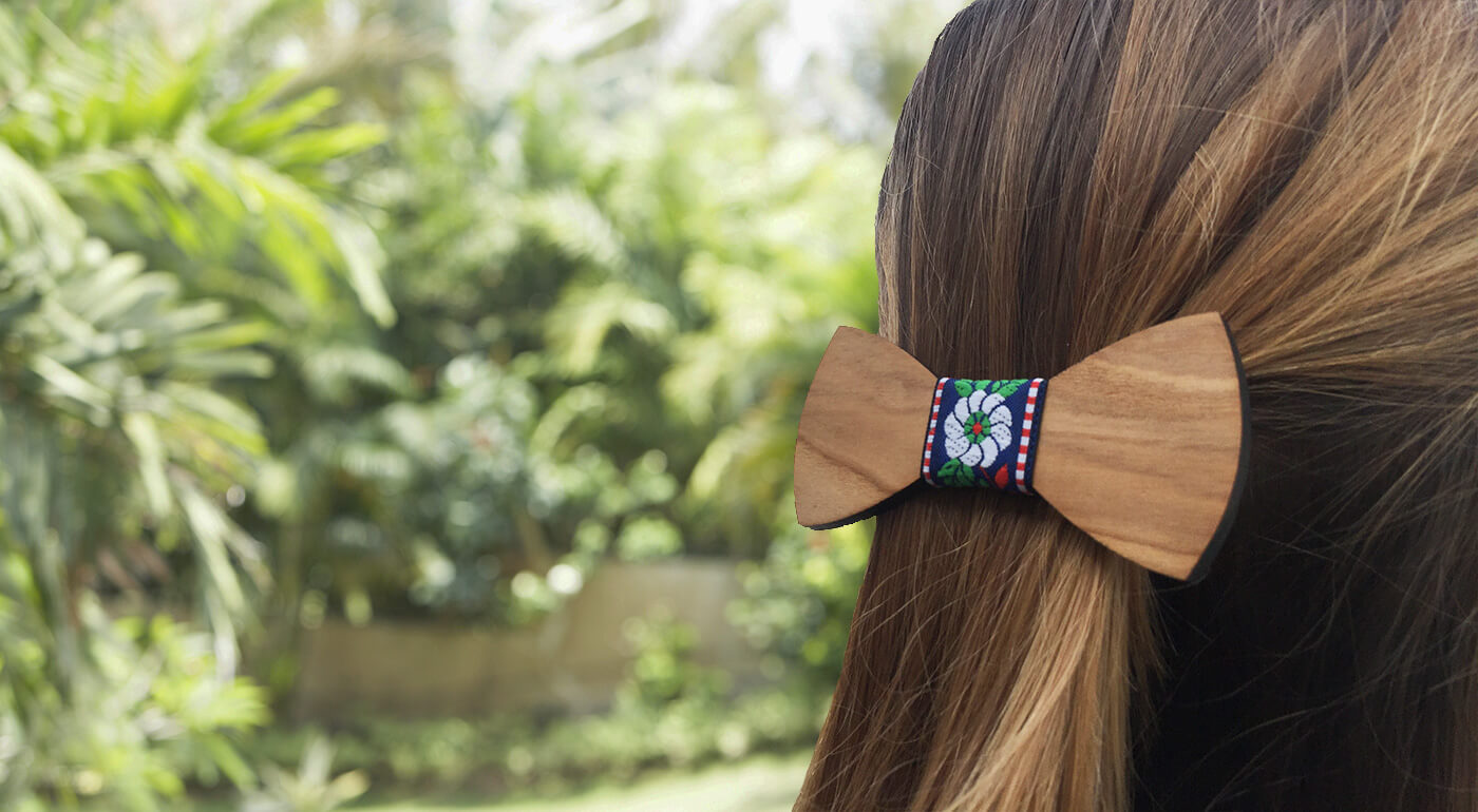 Dámska spona do vlasov - ručne vyrobený drevený motýlik ako originálna ozdoba vlasov