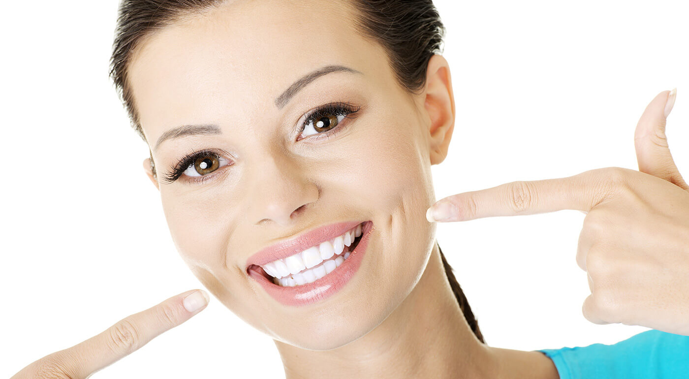 Bielenie zubov led svetlom a gélom pre žiarivý úsmev bez použitia peroxidu v Choco Sole