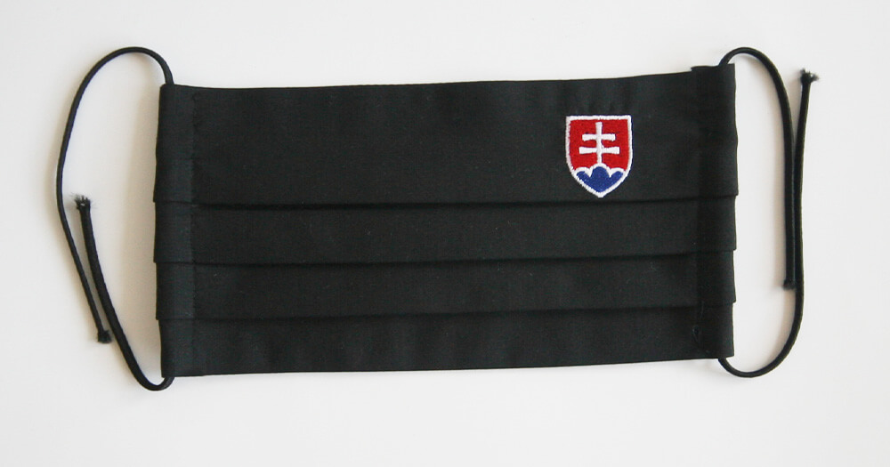 Rúško obdĺžnikové so slovenským znakom - čierne
