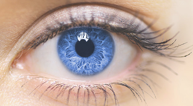 Špeciálne ošetrenie očného okolia lekárskou kozmetikou s botoxovým efektom