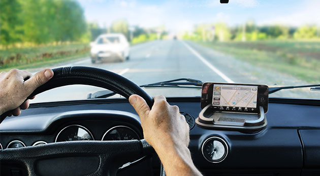 Viacúčelová protišmyková podložka s držiakom na GPS navigáciu do auta