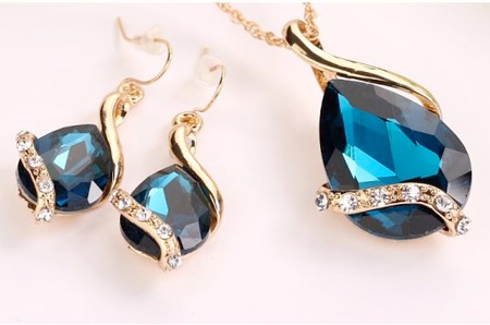 2-dielny set šperkov Tia (prívesok, retiazka, náušnice) - farba: modrá